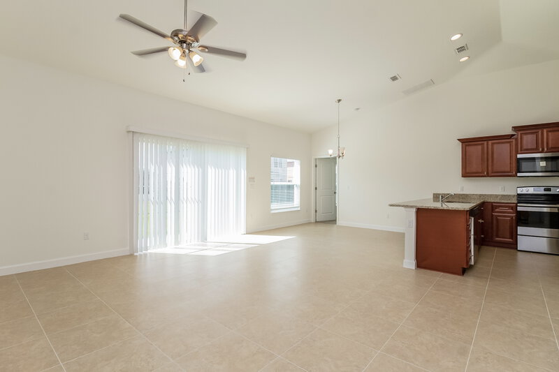 2,800/Mo, 101 Burlington Pl Kissimmee, FL 34758 Living Room View 3