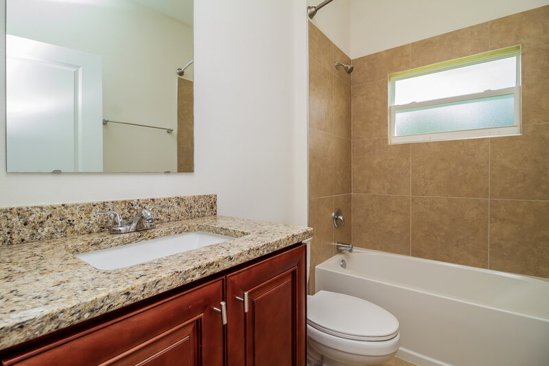 2,800/Mo, 101 Burlington Pl Kissimmee, FL 34758 Bathroom View