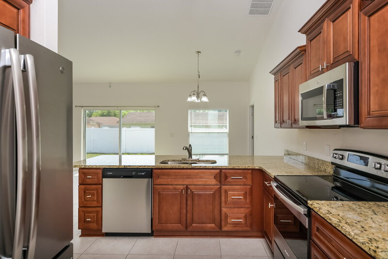 2,005/Mo, 839 Valnera Ct Kissimmee, FL 34758 Kitchen View 2