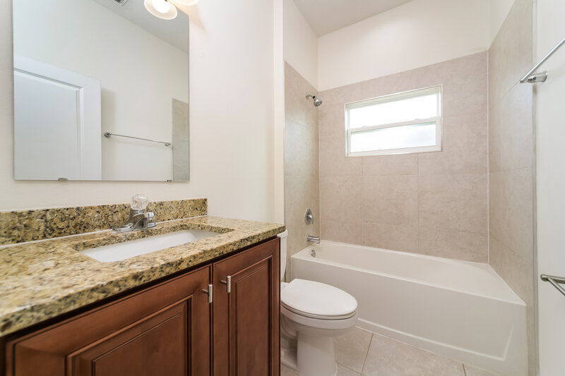 2,005/Mo, 839 Valnera Ct Kissimmee, FL 34758 Bathroom View
