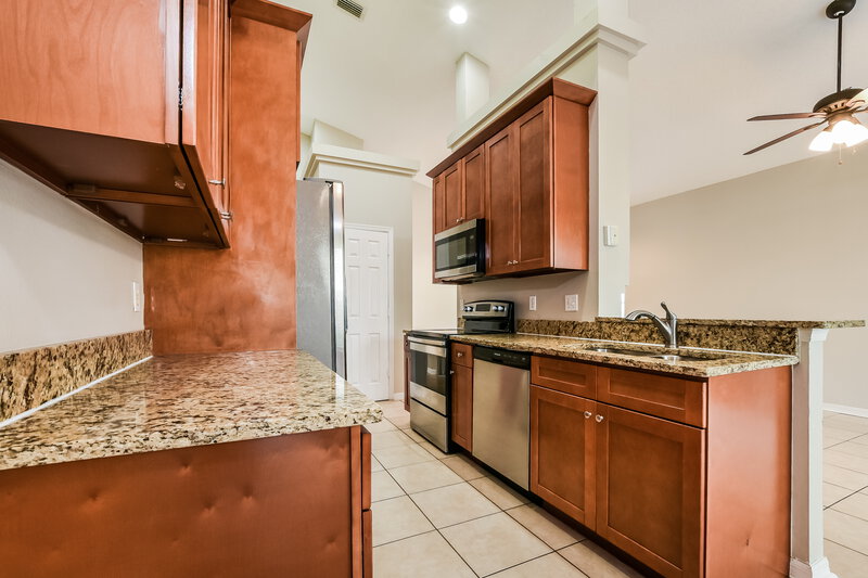 2,455/Mo, 2167 Kaylas Ct Orlando, FL 32817 Kitchen View