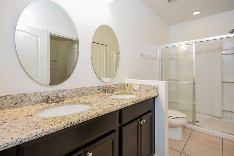 2,240/Mo, 3725 Ryegrass St Clermont, FL 34714 Main Bathroom View