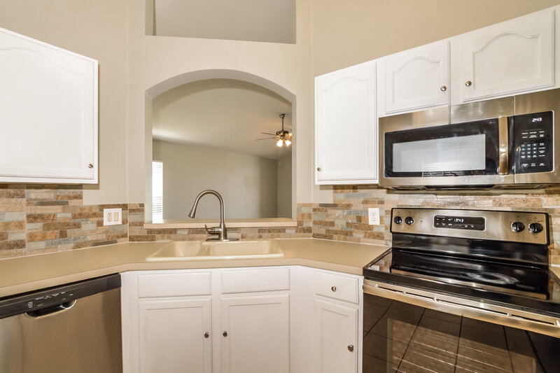 2,135/Mo, 2613 Deck Ave Kissimmee, FL 34743 Kitchen View 2