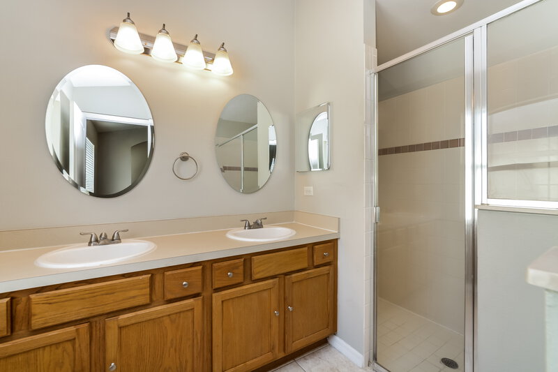 2,135/Mo, 2613 Deck Ave Kissimmee, FL 34743 Main Bathroom View