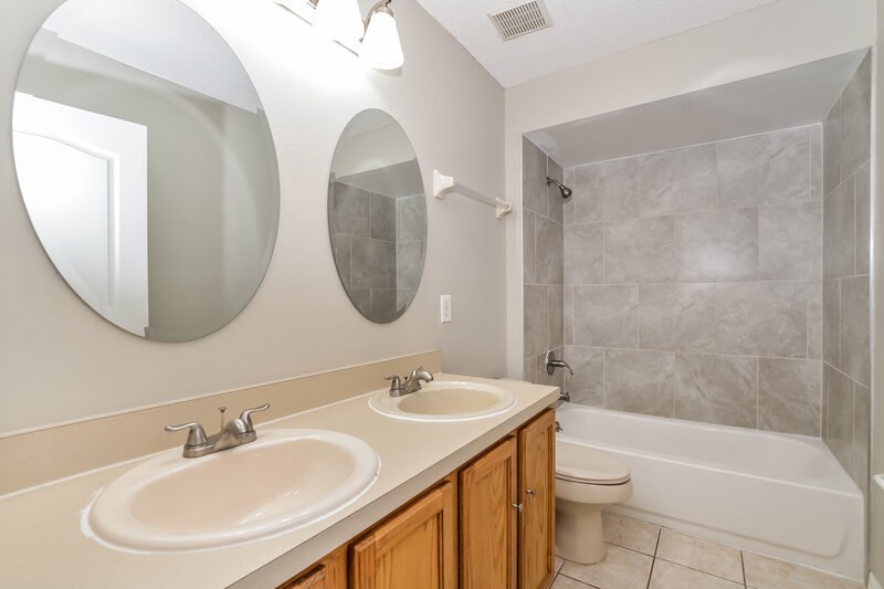 2,135/Mo, 2613 Deck Ave Kissimmee, FL 34743 Bathroom View