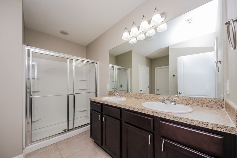 2,625/Mo, 16153 Yelloweyed Dr Clermont, FL 34714 Master Bathroom View