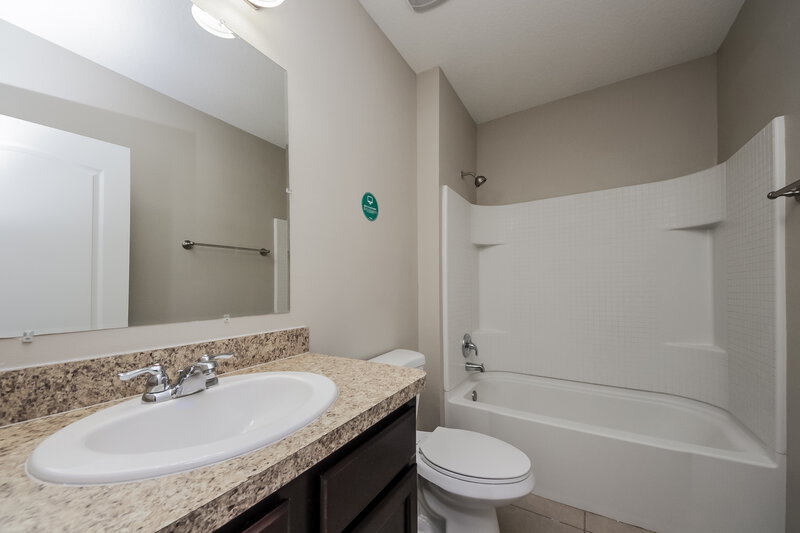 2,625/Mo, 16153 Yelloweyed Dr Clermont, FL 34714 Bathroom View