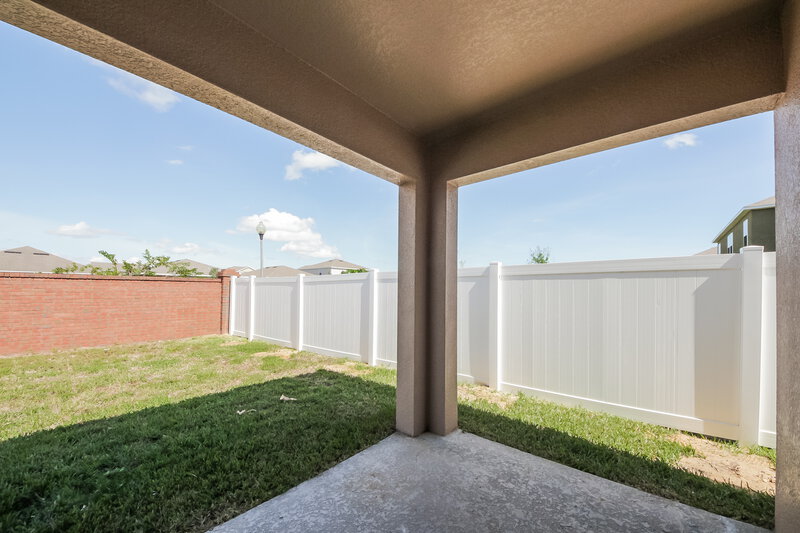 2,625/Mo, 16153 Yelloweyed Dr Clermont, FL 34714 Rear Porch View