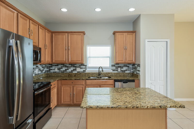 2,180/Mo, 3161 Dasha Palm Dr Kissimmee, FL 34744 Kitchen View 2