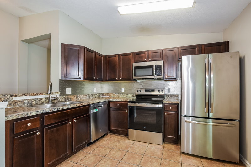 2,040/Mo, 125 Cataldo Way Groveland, FL 34736 Kitchen View