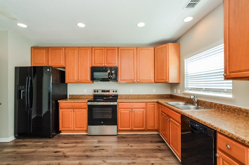 1,815/Mo, 2237 Aitkin Loop Leesburg, FL 34748 Kitchen View 2