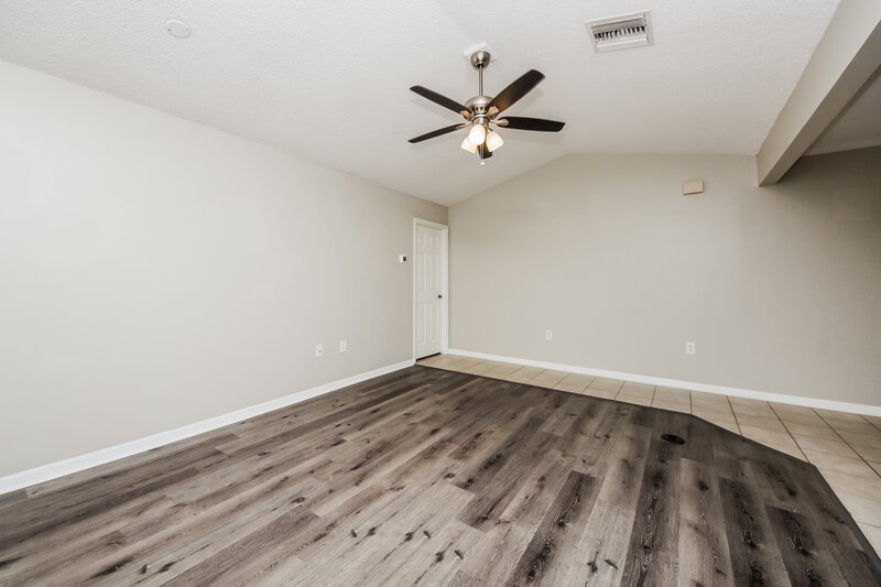 1,810/Mo, 2020 Donnelly Pl Mount Dora, FL 32757 Living Room View 2