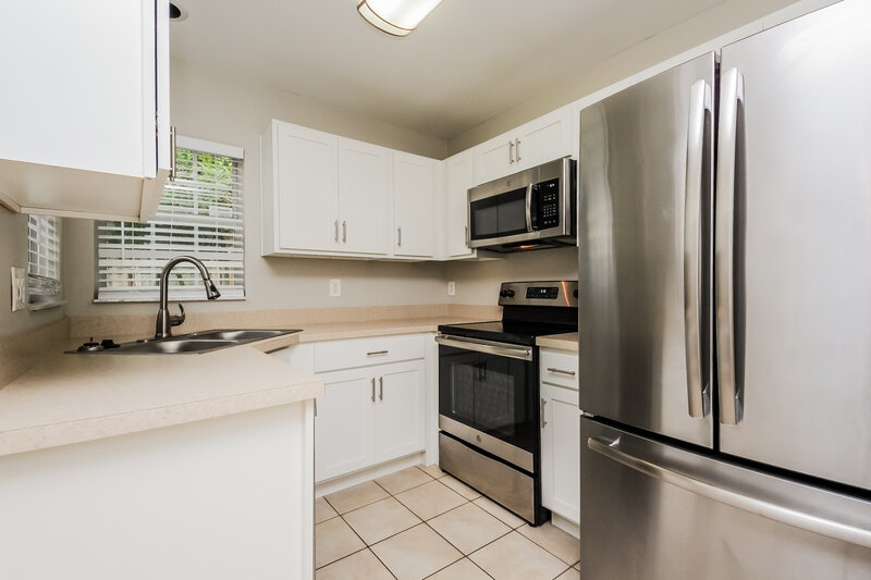 1,810/Mo, 2020 Donnelly Pl Mount Dora, FL 32757 Kitchen View