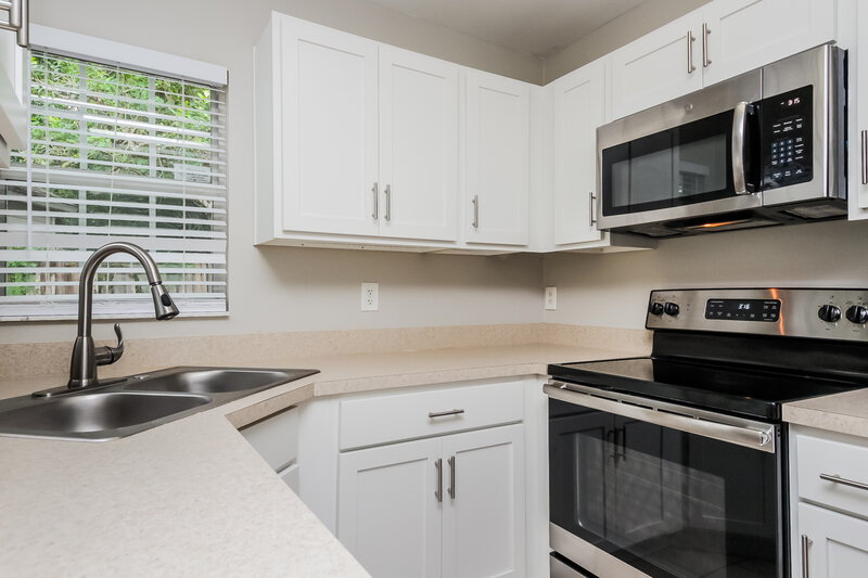 1,810/Mo, 2020 Donnelly Pl Mount Dora, FL 32757 Kitchen View 2