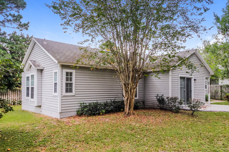 1,810/Mo, 2020 Donnelly Pl Mount Dora, FL 32757 Rear View 2
