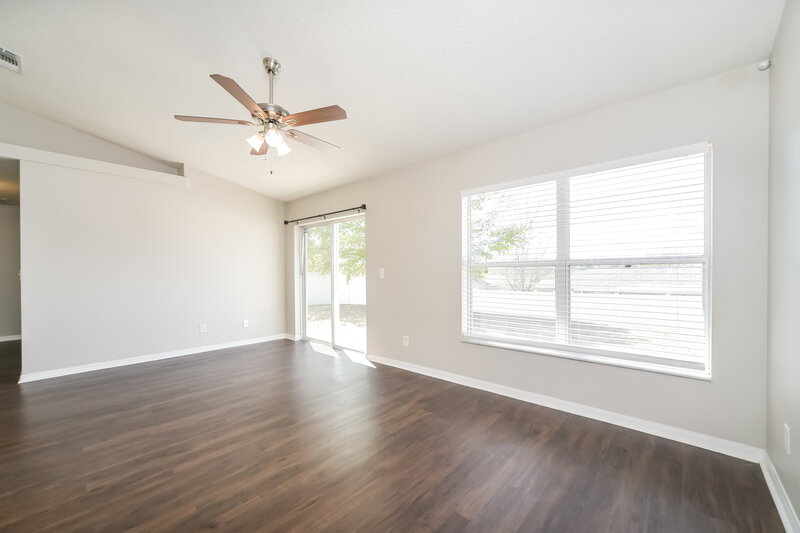 2,095/Mo, 13448 Silver Leaf Cir Clermont, FL 34711 Living Room View 2