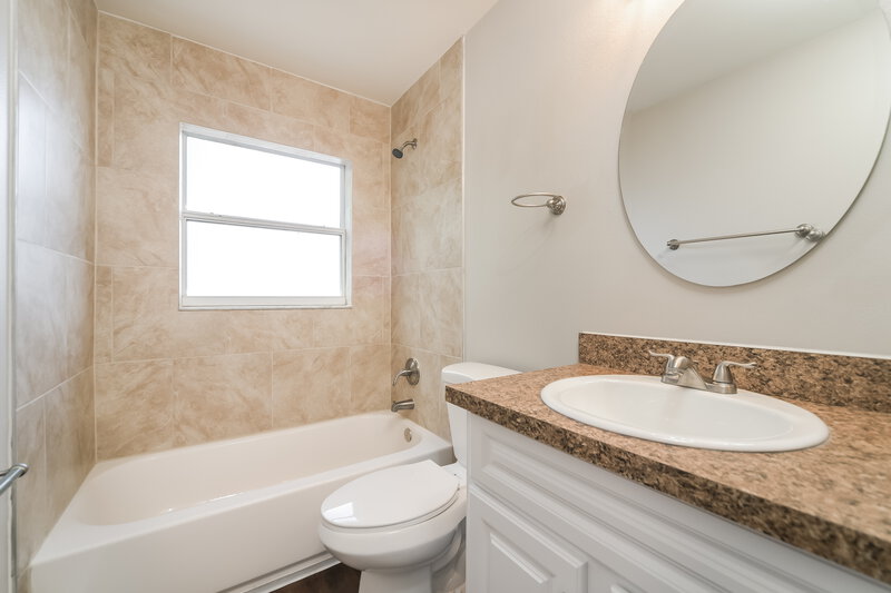 2,095/Mo, 13448 Silver Leaf Cir Clermont, FL 34711 Bathroom View