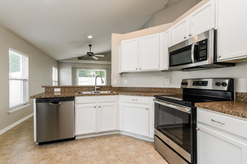 2,355/Mo, 933 Copenhagen Way Winter Garden, FL 34787 Kitchen View