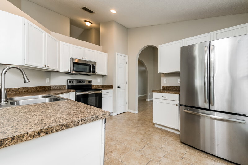 2,355/Mo, 933 Copenhagen Way Winter Garden, FL 34787 Kitchen View 2