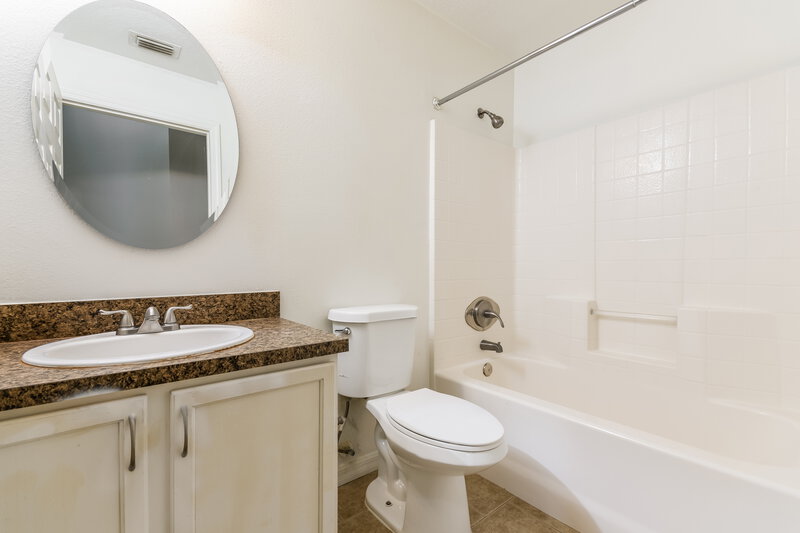 2,355/Mo, 933 Copenhagen Way Winter Garden, FL 34787 Bathroom View