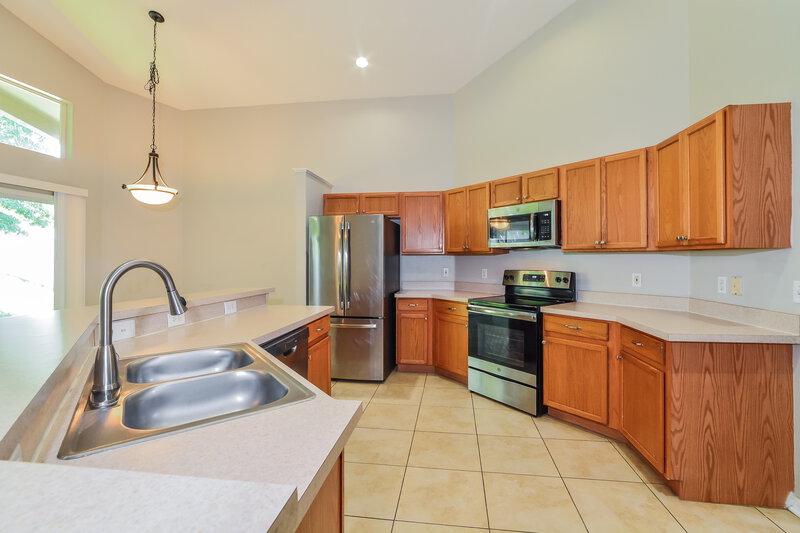 2,765/Mo, 23 Patmore Ash Way Apopka, FL 32703 Kitchen View 2