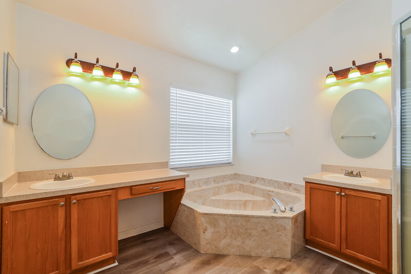2,765/Mo, 23 Patmore Ash Way Apopka, FL 32703 Main Bathroom View