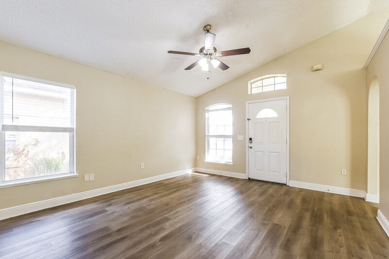 2,100/Mo, 8639 Foley Dr Orlando, FL 32825 Living Room View 2