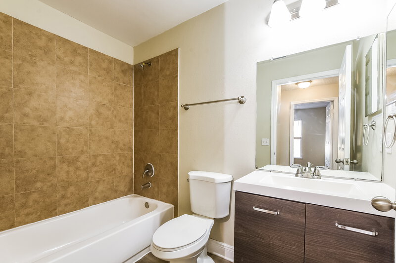 2,100/Mo, 8639 Foley Dr Orlando, FL 32825 Bathroom View