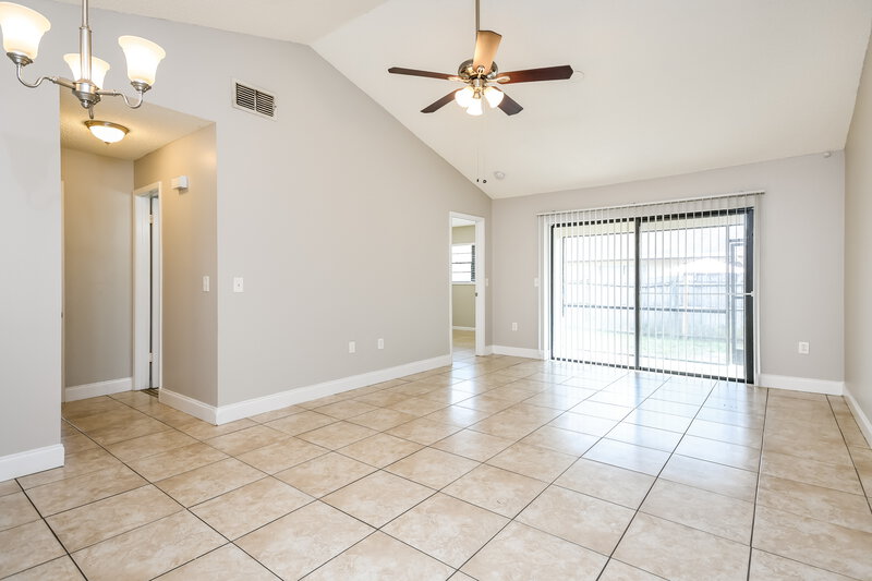 3,060/Mo, 10645 Wyndcliff Dr Orlando, FL 32817 Living Room View 2