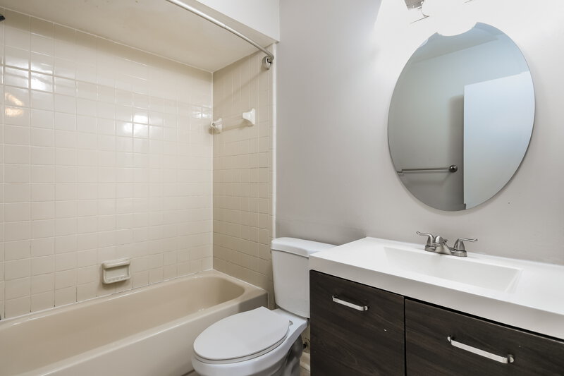 3,060/Mo, 10645 Wyndcliff Dr Orlando, FL 32817 Bathroom View