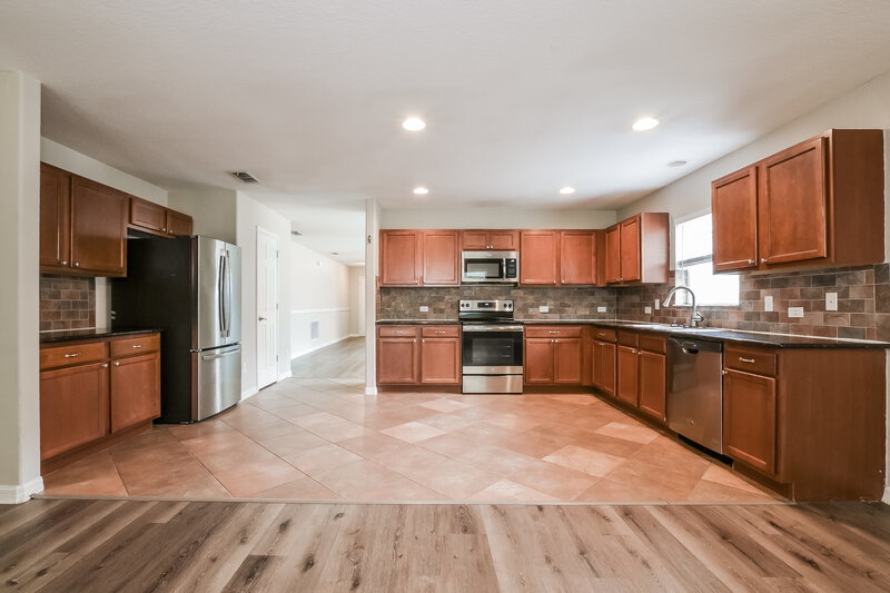 2,480/Mo, 20824 Sullivan Ranch Blvd Mount Dora, FL 32757 Kitchen View 2