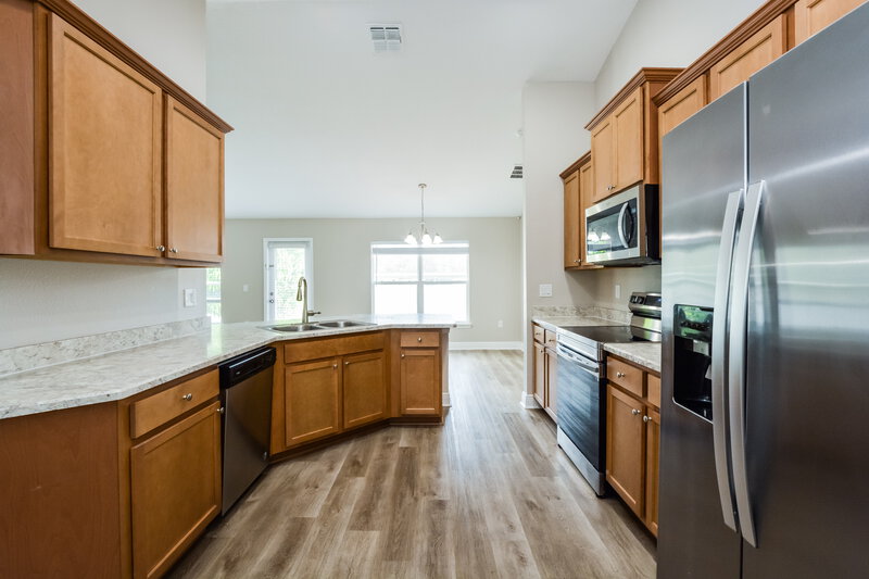 2,110/Mo, 7636 Sloewood Dr Leesburg, FL 34748 Kitchen View 2