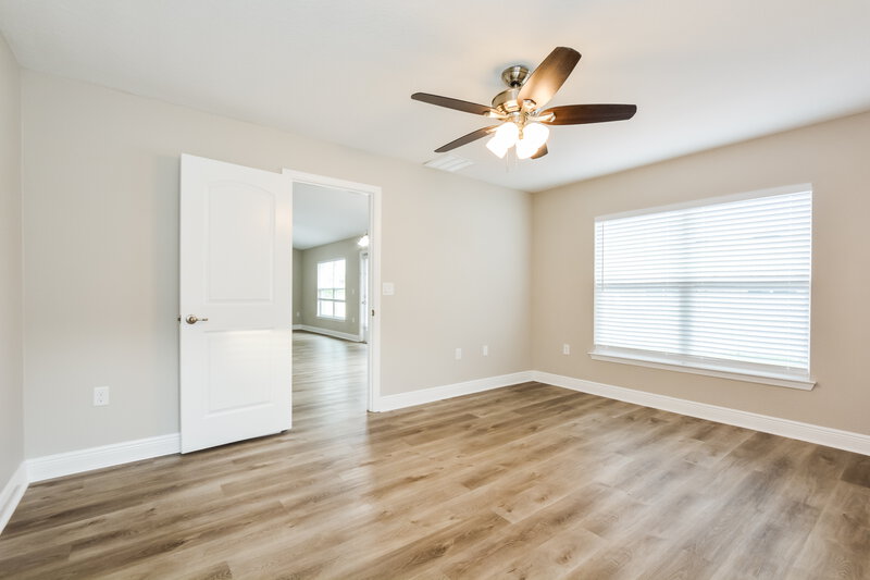 2,110/Mo, 7636 Sloewood Dr Leesburg, FL 34748 Main Bedroom View 2