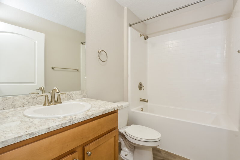 2,110/Mo, 7636 Sloewood Dr Leesburg, FL 34748 Bathroom View