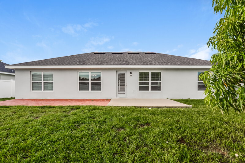 2,110/Mo, 7636 Sloewood Dr Leesburg, FL 34748 Rear View