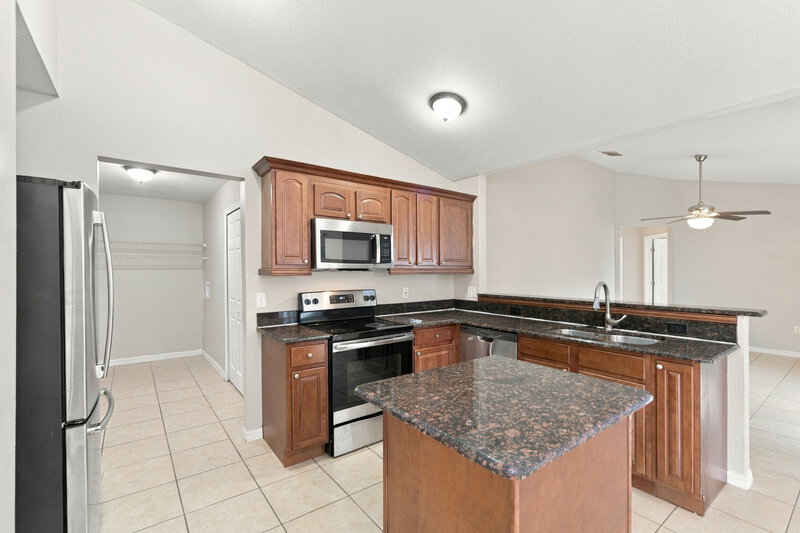 1,895/Mo, 905 Derbyshire Dr Kissimmee, FL 34758 Kitchen View