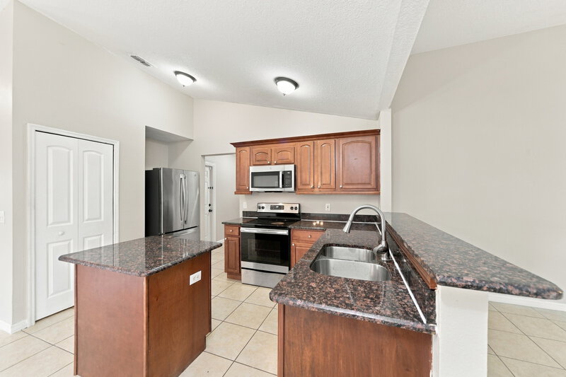 1,895/Mo, 905 Derbyshire Dr Kissimmee, FL 34758 Kitchen View 2