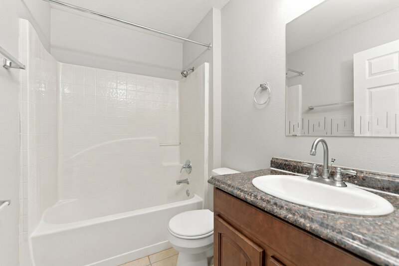 1,895/Mo, 905 Derbyshire Dr Kissimmee, FL 34758 Bathroom View