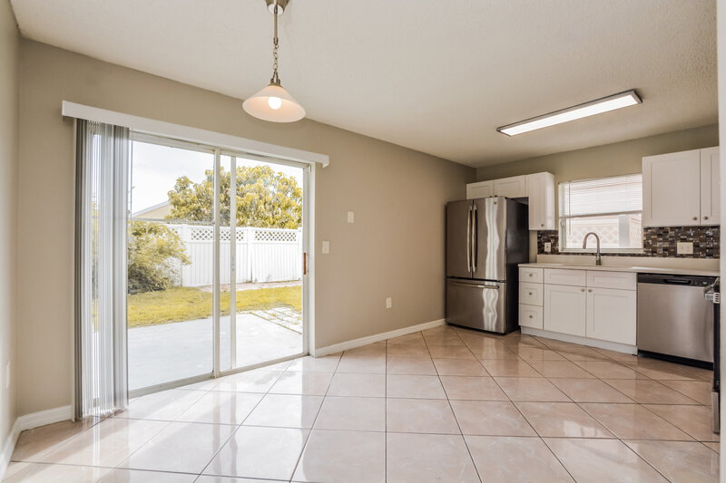 2,120/Mo, 2215 Santa Lucia St Kissimmee, FL 34743 Dining Room View