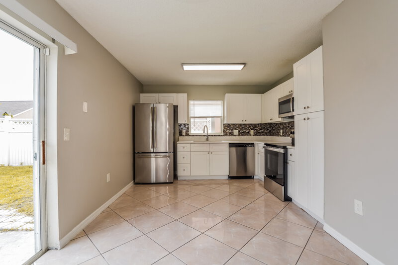 2,120/Mo, 2215 Santa Lucia St Kissimmee, FL 34743 Kitchen View