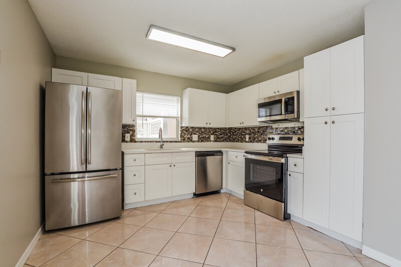 2,120/Mo, 2215 Santa Lucia St Kissimmee, FL 34743 Kitchen View 2