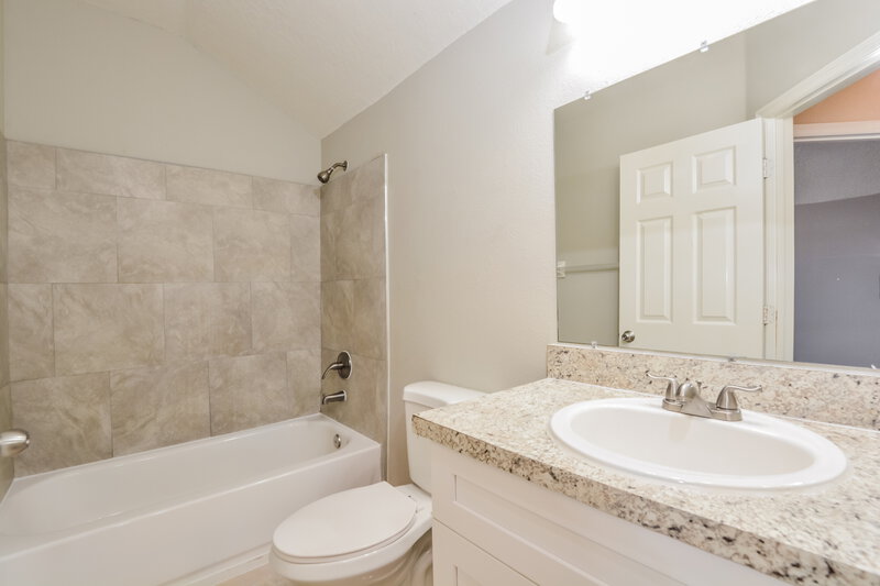 2,120/Mo, 2215 Santa Lucia St Kissimmee, FL 34743 Bathroom View