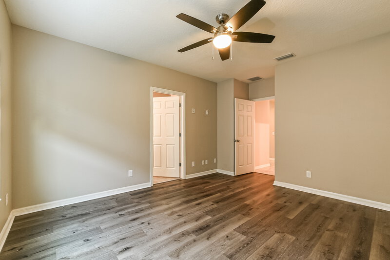 2,020/Mo, 9808 Kinmore Dr Groveland, FL 34736 Main Bedroom View 2