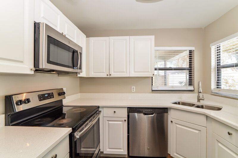 2,150/Mo, 2928 Dana Ln Kissimmee, FL 34744 Kitchen View