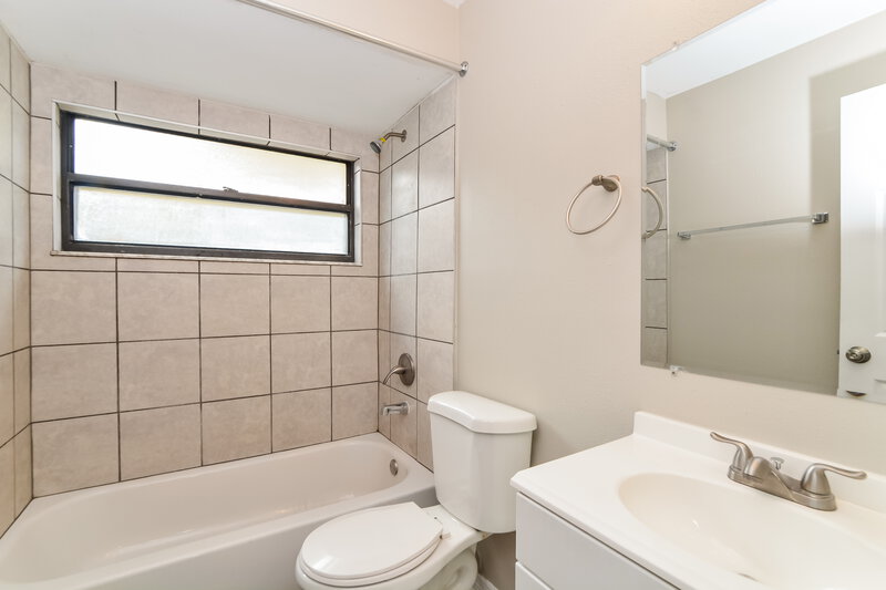 2,150/Mo, 2928 Dana Ln Kissimmee, FL 34744 Main Bathroom View