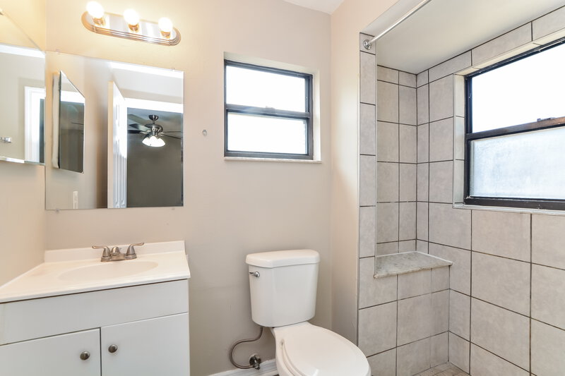 2,150/Mo, 2928 Dana Ln Kissimmee, FL 34744 Bathroom View