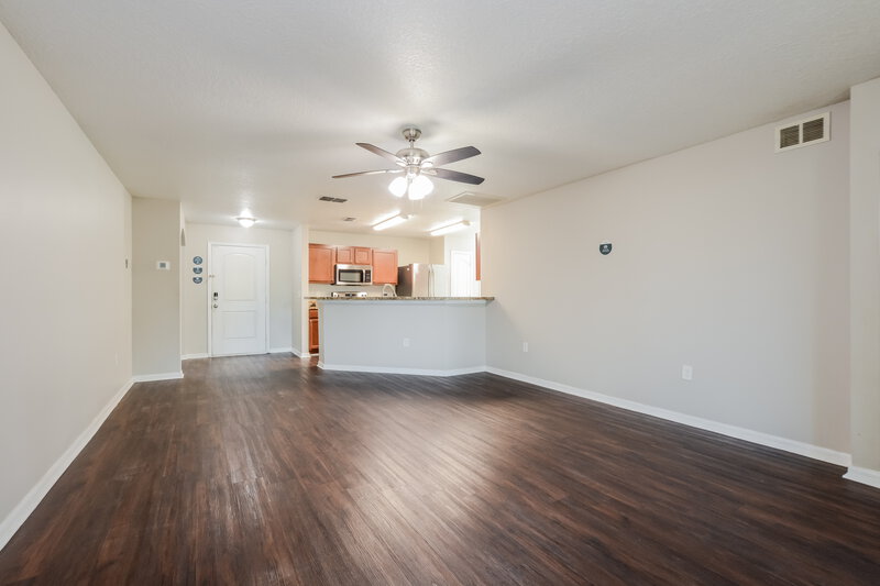 2,690/Mo, 2404 Bexley Dr Tavares, FL 32778 Living Room View 2