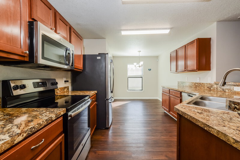 2,690/Mo, 2404 Bexley Dr Tavares, FL 32778 Kitchen View