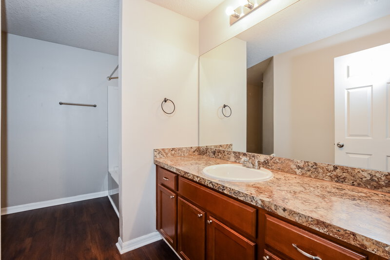 2,690/Mo, 2404 Bexley Dr Tavares, FL 32778 Main Bathroom View