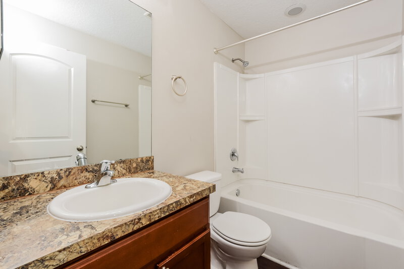 2,690/Mo, 2404 Bexley Dr Tavares, FL 32778 Bathroom View